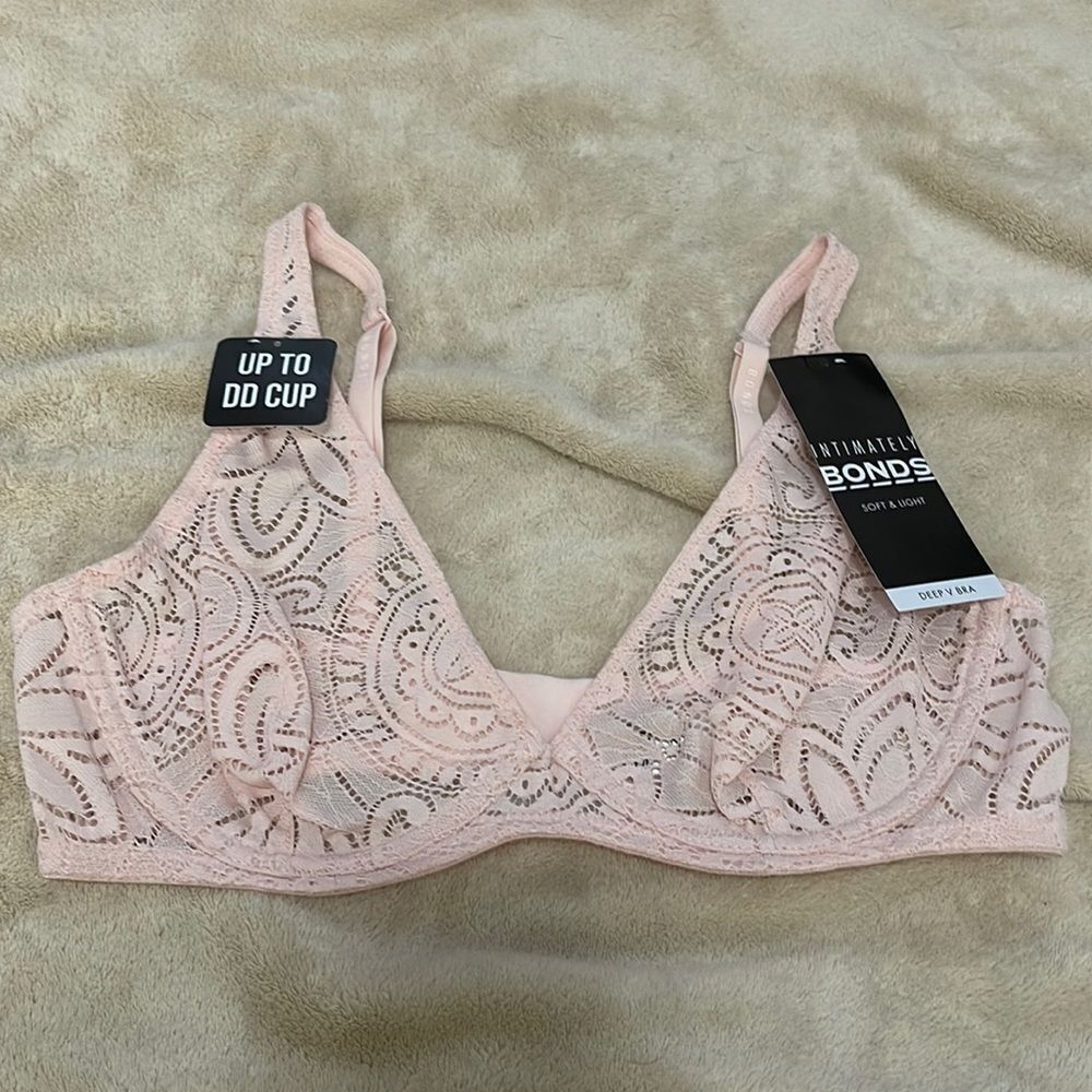 NWT- Bonds - 34C & 38B. Deep V Bra